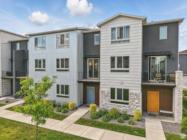 1031 W 360 S, American Fork, UT 84003 - townhome / multi-family property featuring stone siding