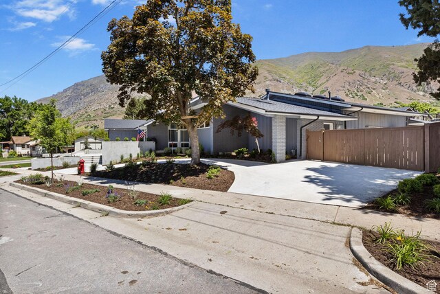 177 S Canyon Ave, Springville, UT 84663 - mid-century inspired home featuring a mountain view, brick siding, and driveway
