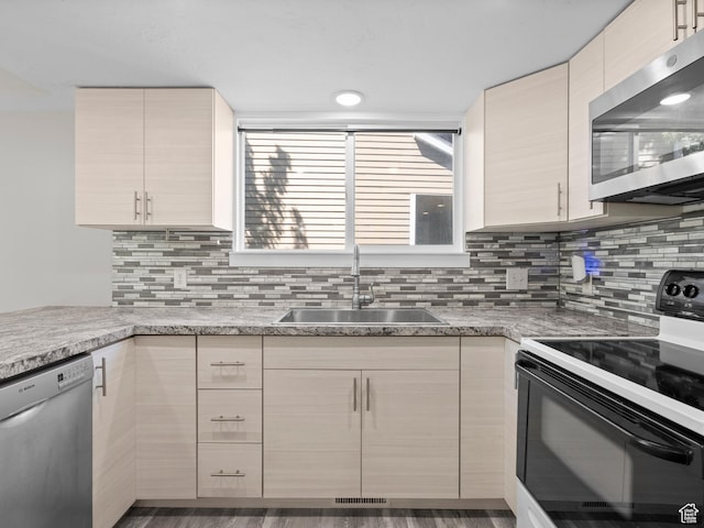 3095 W 8525 S, West Jordan, UT 84088 - kitchen featuring appliances with stainless steel finishes, a sink, light countertops, and decorative backsplash