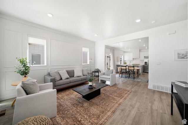 473 N Northshore Dr, Saratoga Springs, UT 84045 - living area featuring light wood-style floors, recessed lighting, baseboards, and a decorative wall