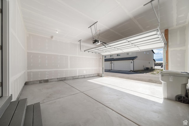473 N Northshore Dr, Saratoga Springs, UT 84045 - garage with a garage door opener