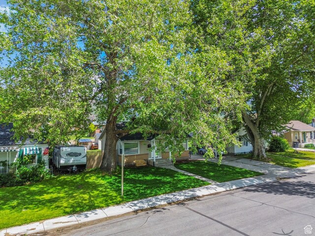 598 Brookside Dr, Springville, UT 84663 - obstructed view of property featuring a front lawn