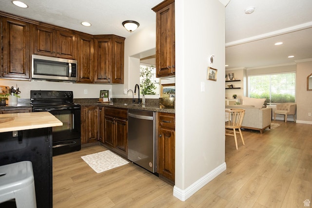 1908 W 1020 N, Provo, UT 84604 - kitchen with appliances with stainless steel finishes, light wood-style floors, recessed lighting, a sink, and crown molding