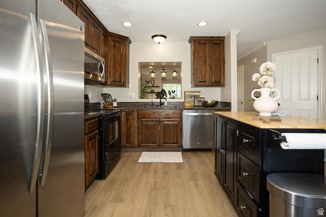 1908 W 1020 N, Provo, UT 84604 - kitchen featuring stainless steel appliances, a sink, light wood-style floors, crown molding, and recessed lighting