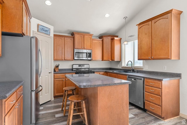 14163 S Friendship Dr W, Herriman, UT 84065 - kitchen with stainless steel appliances, a sink, dark wood-style floors, a kitchen island, and recessed lighting