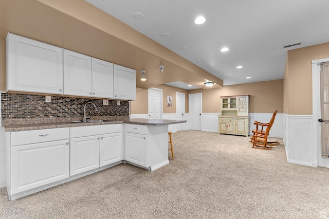 14163 S Friendship Dr W, Herriman, UT 84065 - kitchen featuring a sink, light colored carpet, a peninsula, white cabinets, and recessed lighting