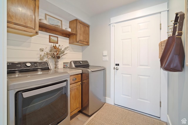 890 E 20 N, Smithfield, UT 84335 - laundry room featuring cabinet space and washer and dryer