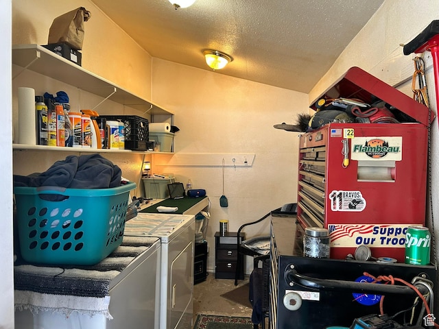 545 E Molen Rd, Ferron, UT 84523 - laundry area featuring separate washer and dryer and a textured ceiling