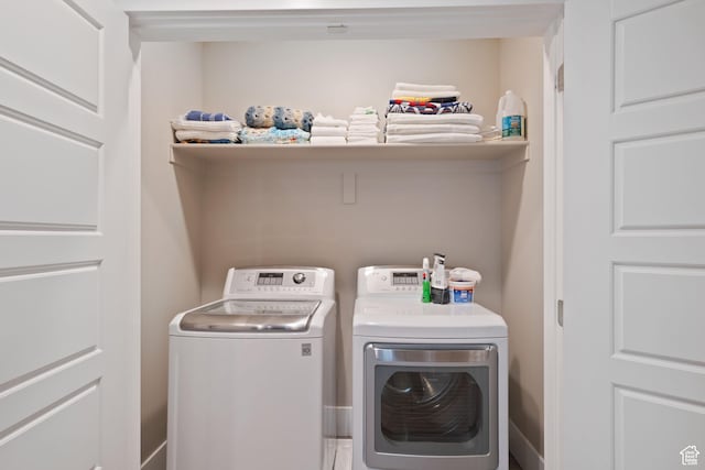 4492 W Enid Dr, South Jordan, UT 84009 - laundry room with washing machine and dryer