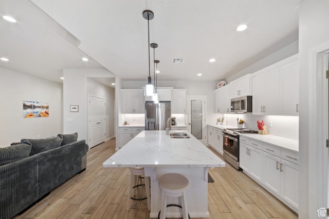 478 S Albano Way, St George, UT 84770 - kitchen featuring stainless steel appliances, a sink, light wood-style flooring, open floor plan, and recessed lighting