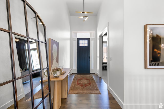 2041 W Pinnacle Ave, Mapleton, UT 84664 - entrance foyer featuring wood finished floors, a towering ceiling, and baseboards