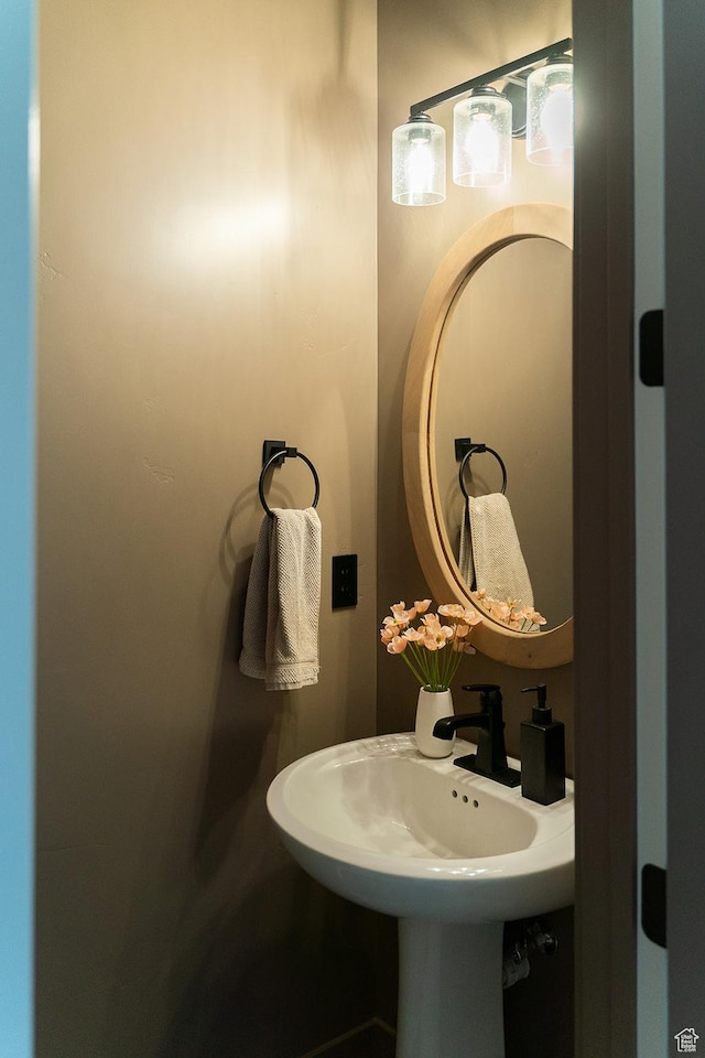 423 W Fitness Way, Ivins, UT 84738 - bathroom featuring a sink