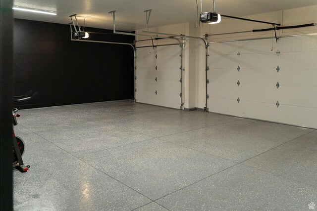 423 W Fitness Way, Ivins, UT 84738 - garage featuring a garage door opener