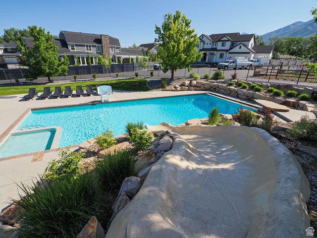 13772 S Kennington Ct E, Draper, UT 84020 - view of pool featuring a residential view, a mountain view, a pool with connected hot tub, and a patio
