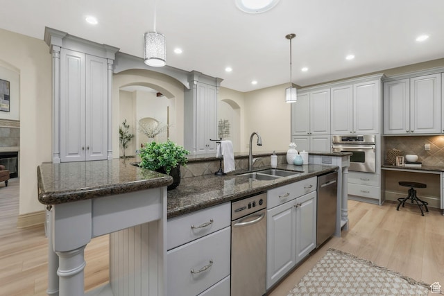 584 S Silver Ln, Alpine, UT 84004 - kitchen featuring stainless steel appliances, a sink, gray cabinetry, backsplash, and recessed lighting