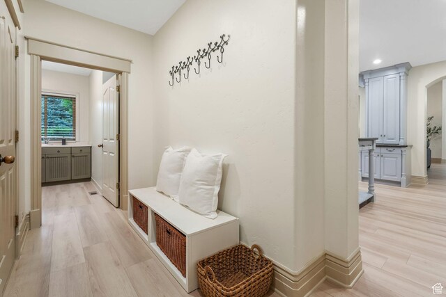 584 S Silver Ln, Alpine, UT 84004 - mudroom with light wood finished floors, recessed lighting, arched walkways, and baseboards