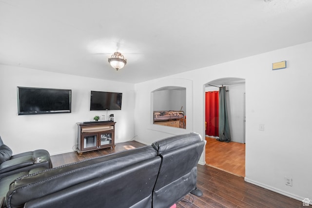 444 E 670 N, Tooele, UT 84074 - living room with wood finished floors, arched walkways, and baseboards