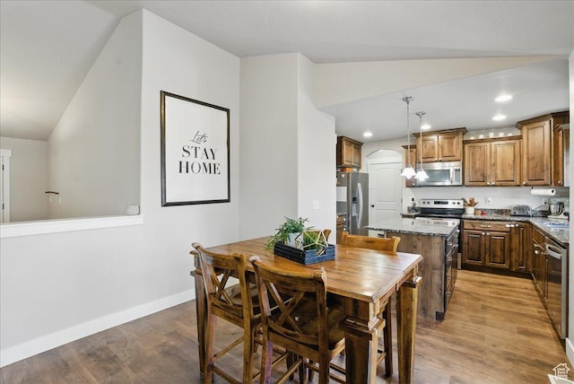 1467 S Lake View Ter, Saratoga Springs, UT 84045 - dining area featuring vaulted ceiling, wood finished floors, arched walkways, baseboards, and recessed lighting