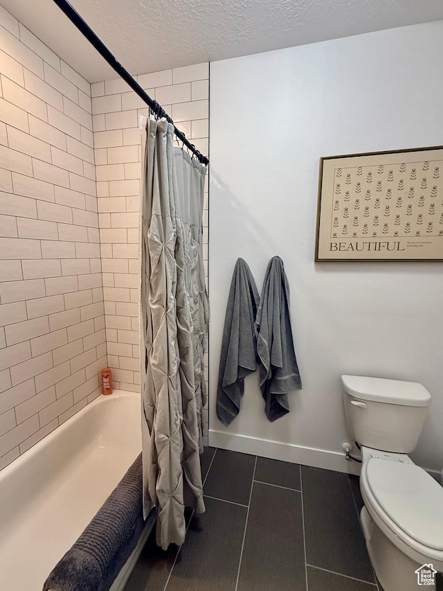 268 N 1400 W, Midway, UT 84049 - bathroom with tile patterned flooring, toilet, shower / tub combo, baseboards, and a textured ceiling