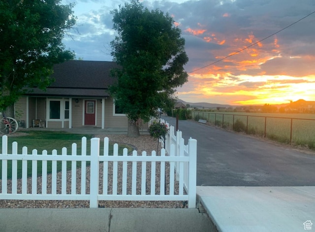 6692 S 3200 W, Benjamin, UT 84660 - view of front facade with covered porch and a fenced front yard