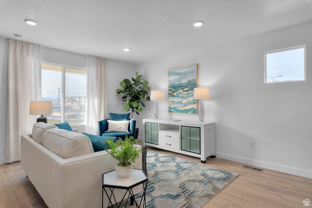 122 N Seaside St Unit 2319, Saratoga Springs, UT 84045 - living area featuring light wood finished floors, baseboards, and recessed lighting
