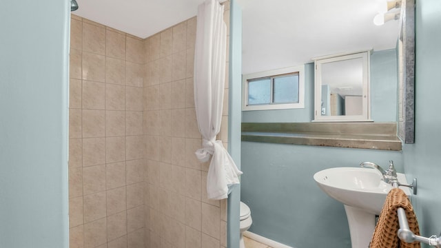 2504 S Dearborn St E, Salt Lake City, UT 84106 - bathroom with a tile shower and toilet