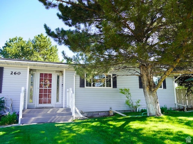 260 W 4th S, Soda Springs, ID 83276 - ranch-style house with a front yard