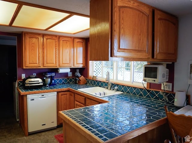 260 W 4th S, Soda Springs, ID 83276 - kitchen featuring dishwasher, tile counters, a sink, and a peninsula