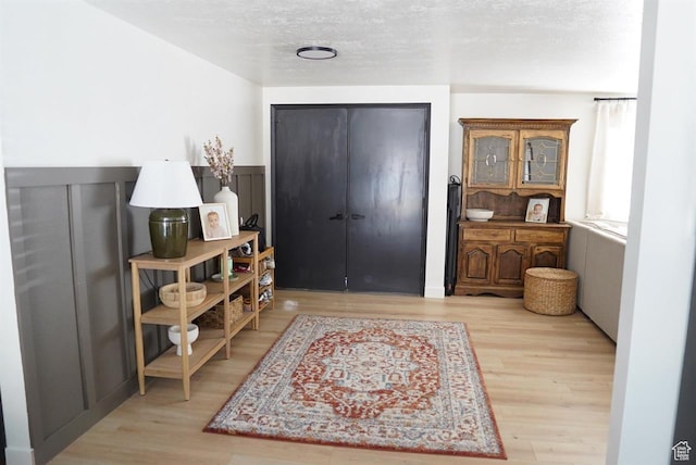 431 E Hooper Ave, Soda Springs, ID 83276 - entrance foyer featuring wood finished floors and a textured ceiling