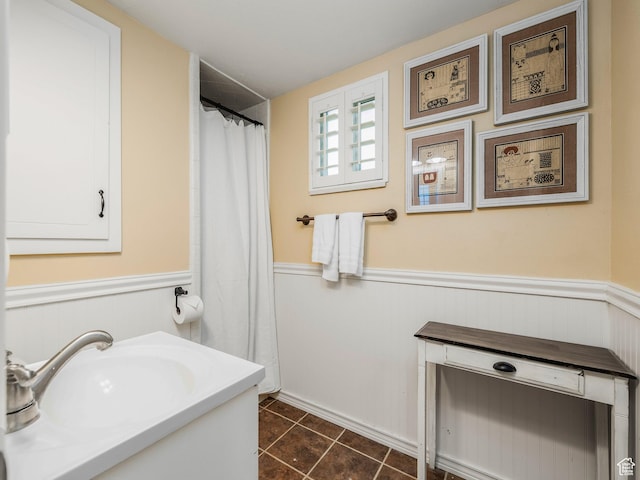 686 Idaho Ave, Provo, UT 84606 - full bath featuring a wainscoted wall, tile patterned floors, vanity, and a shower with shower curtain