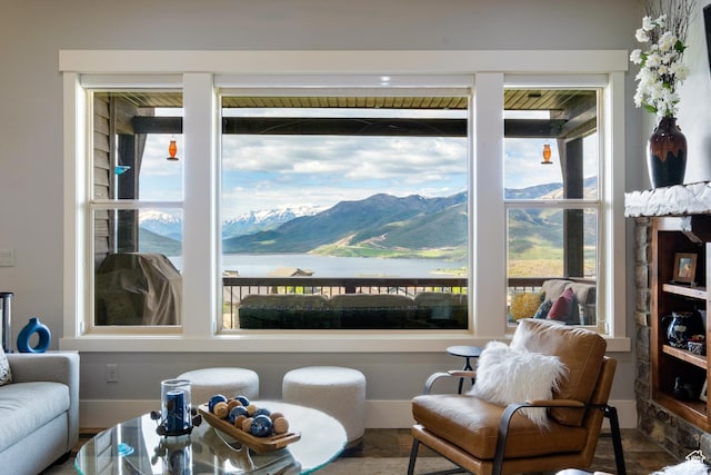 10371 N Sightline Cir, Hideout, UT 84036 - living area featuring a mountain view