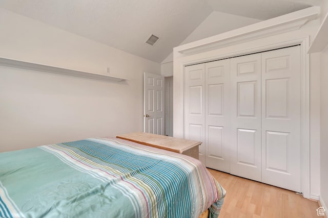 11198 S Wyngate Ln E, Sandy, UT 84092 - bedroom featuring lofted ceiling, light wood finished floors, and a closet
