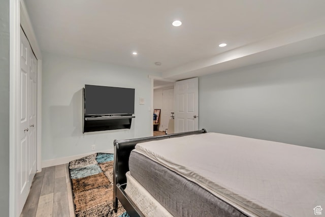 11198 S Wyngate Ln E, Sandy, UT 84092 - bedroom featuring wood finished floors, recessed lighting, baseboards, and a closet