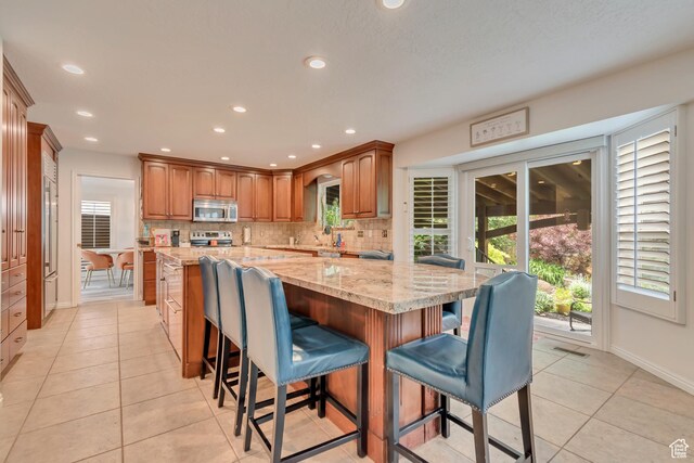 11198 S Wyngate Ln E, Sandy, UT 84092 - kitchen featuring stainless steel appliances, healthy amount of natural light, tasteful backsplash, and recessed lighting