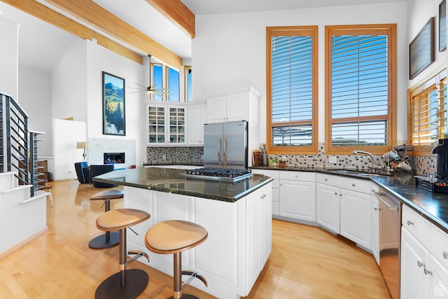7340 Buckboard Dr N, Park City, UT 84098 - kitchen featuring appliances with stainless steel finishes, a sink, tasteful backsplash, a towering ceiling, and a ceiling fan
