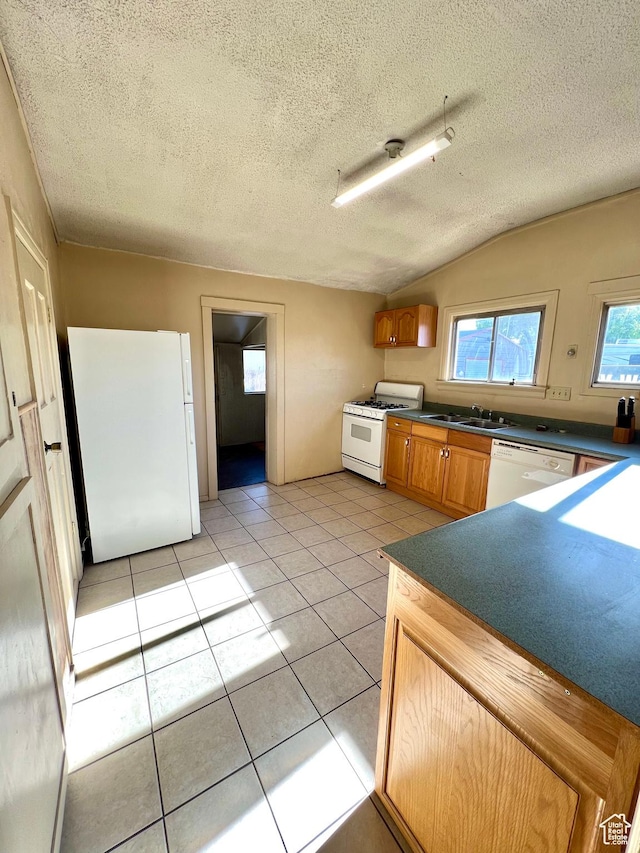 509 E 300 N, Richfield, UT 84701 - kitchen with white appliances, a sink, dark countertops, light tile patterned floors, and a textured ceiling