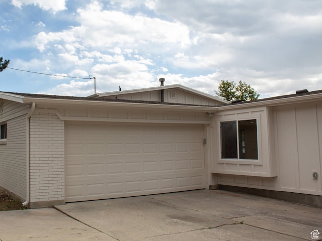 685 S Idaho Ave E, Provo, UT 84606 - garage featuring driveway