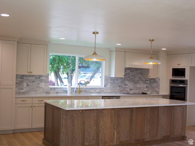 685 S Idaho Ave E, Provo, UT 84606 - kitchen featuring stainless steel appliances, a sink, light wood-style floors, a kitchen island, and recessed lighting