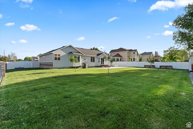 2718 W Southpointe Rd, South Jordan, UT 84095 - view of yard with a residential view