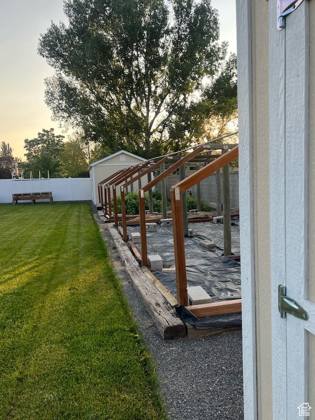 2718 W Southpointe Rd, South Jordan, UT 84095 - view of yard at dusk
