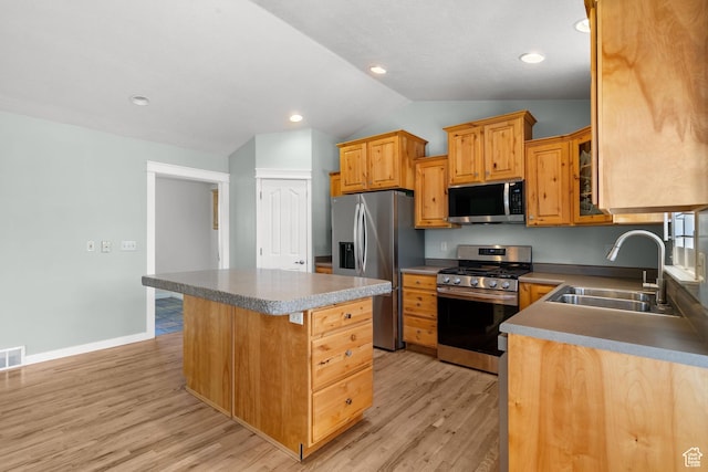 1291 E 5630 S, South Ogden, UT 84403 - kitchen featuring stainless steel appliances, a sink, vaulted ceiling, light wood-style floors, and a center island