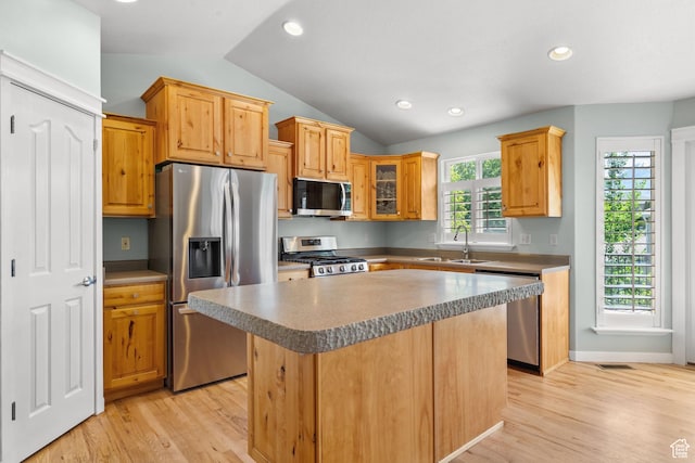 1291 E 5630 S, South Ogden, UT 84403 - kitchen with appliances with stainless steel finishes, vaulted ceiling, light wood-style floors, a sink, and recessed lighting
