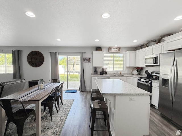 3508 S Creek Side Ln, Syracuse, UT 84075 - kitchen featuring appliances with stainless steel finishes, a sink, healthy amount of natural light, a kitchen island, and recessed lighting