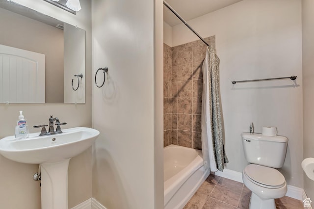 2116 E Falcon Ridge Dr, Draper Ut Cnty, UT 84020 - full bath featuring toilet, shower / bath combo, baseboards, and a sink