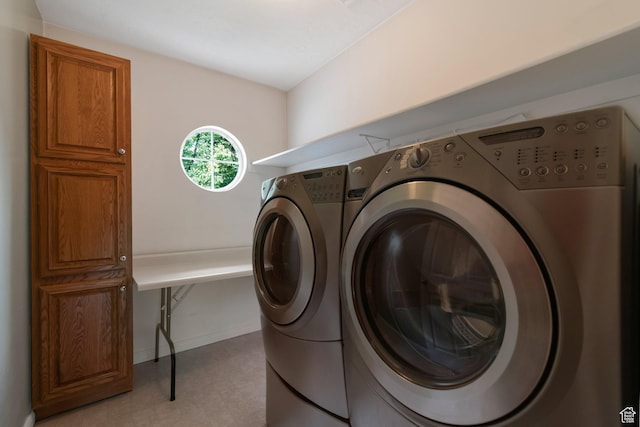 494 E High Berry Ln S, Draper, UT 84020 - laundry area with washing machine and dryer and baseboards