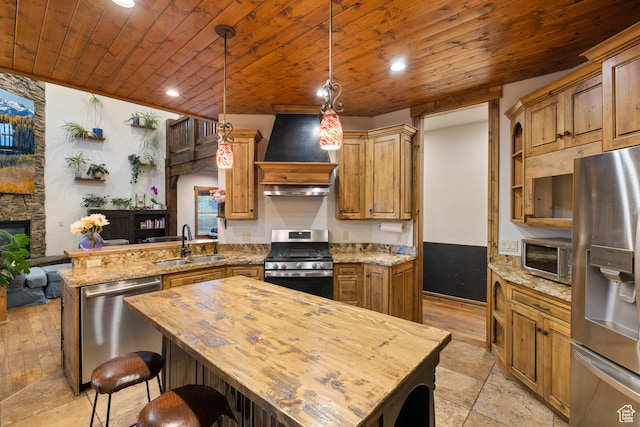 300 E 400 S, Kamas, UT 84036 - kitchen with appliances with stainless steel finishes, a sink, wooden ceiling, premium range hood, and a peninsula