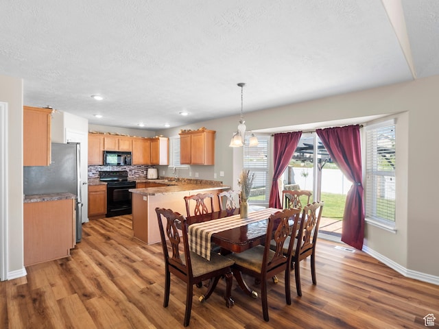 8552 S Maul Oak Dr, West Jordan, UT 84081 - dining area with light wood-type flooring, baseboards, a textured ceiling, and recessed lighting