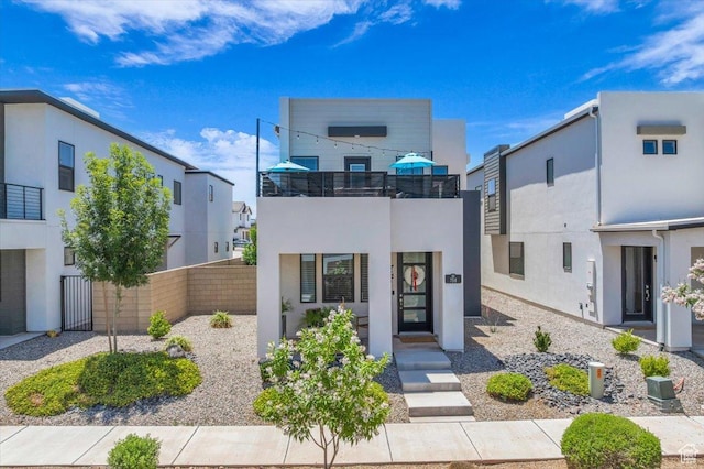 758 W Slate Ln, St George, UT 84790 - contemporary home with stucco siding and a balcony