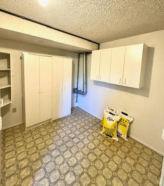 558 E Center St, Kaysville, UT 84037 - finished basement featuring light flooring and a textured ceiling