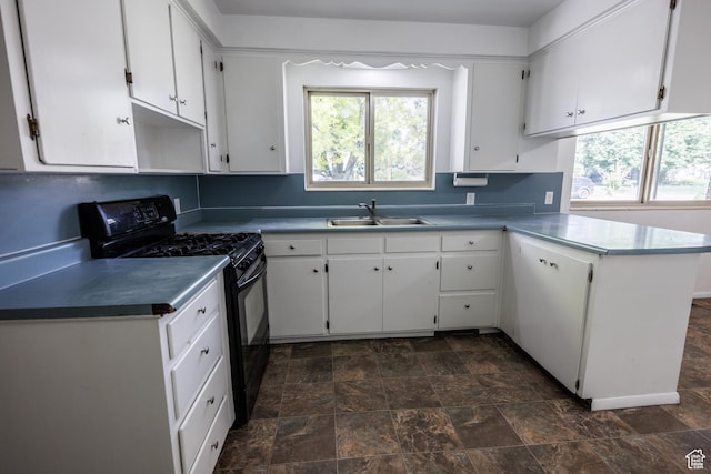 253 S 100 W, American Fork, UT 84003 - kitchen with gas stove, a sink, plenty of natural light, and a peninsula